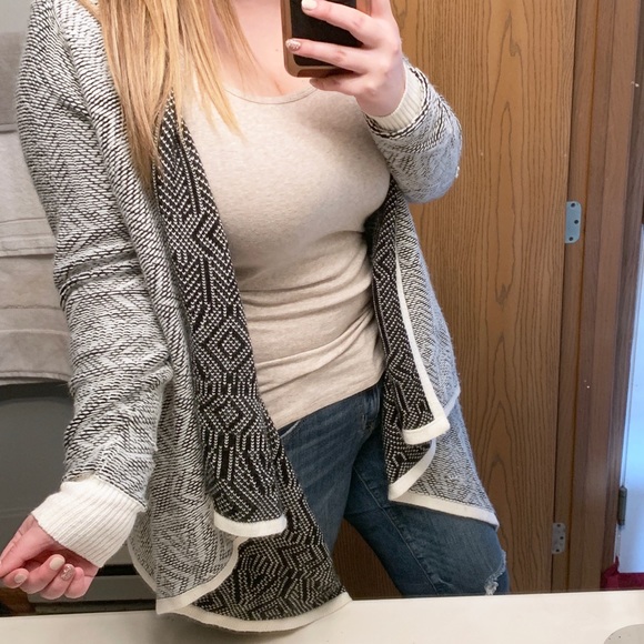 Ava & Viv Sweaters - 🛑5/$25 SOFT Ava Viv cardigan black white Aztec X
